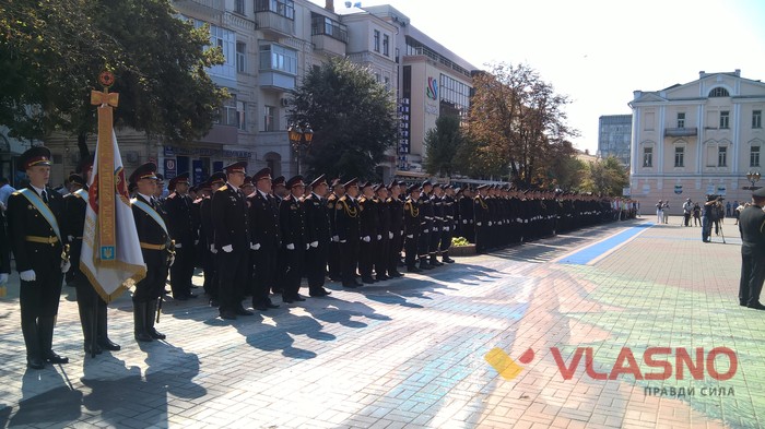 присяга першокурсників Вищого професійного училища Львівського державного університету у Вінниці фото