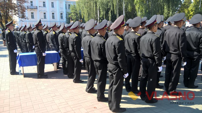 присяга першокурсників Вищого професійного училища Львівського державного університету у Вінниці фото