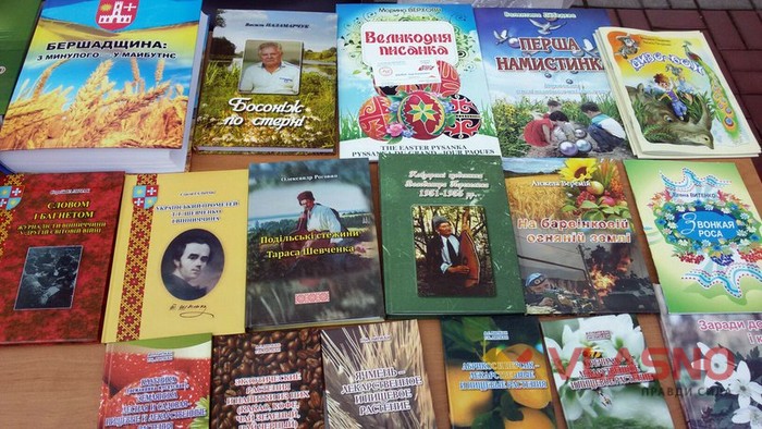 виставка книг у бібліотеці імені Тімірязєва у Вінниці фото