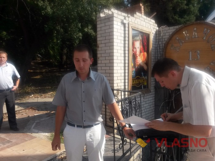 Кабачок 12 стільців фото