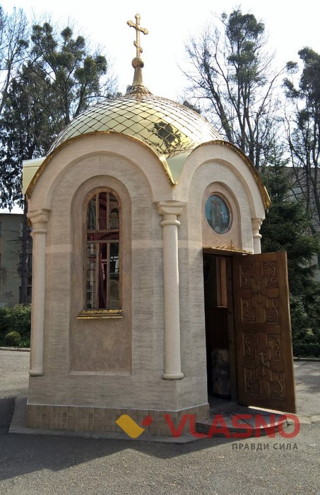 капличка біля церкви Воскресіння Христового у Вінниці фото