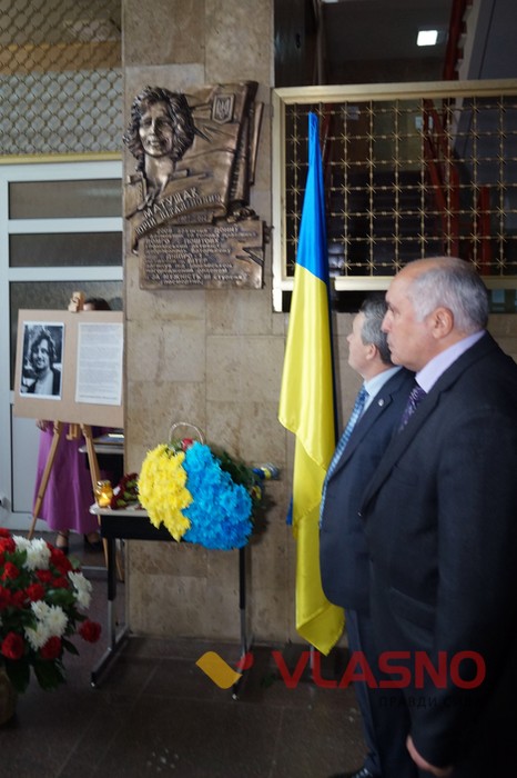 відкриття меморіальної дошки Юрію Матущаку у Вінниці фото