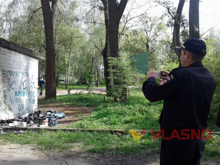 муніципальна поліція на прибиранні у вінницькому Лісопарку фото