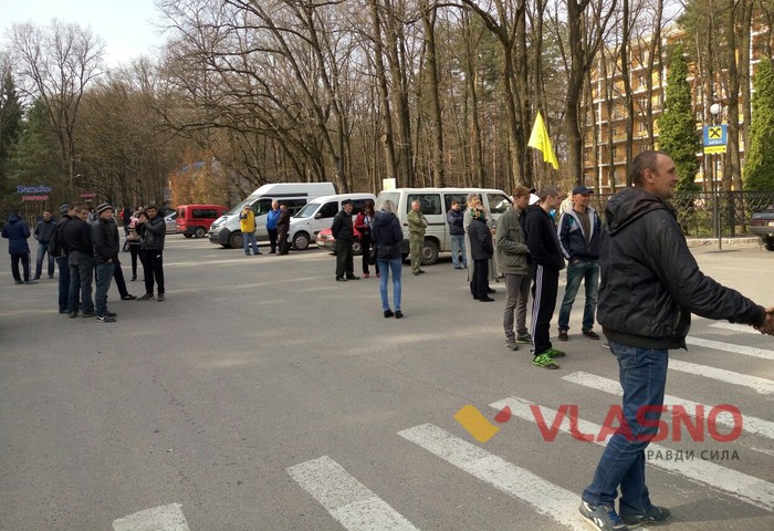 пікет біля санаторію Поділля у Хмільнику фото