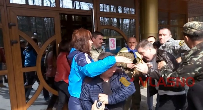 бійка біля дельфінарію у Хмільнику фото