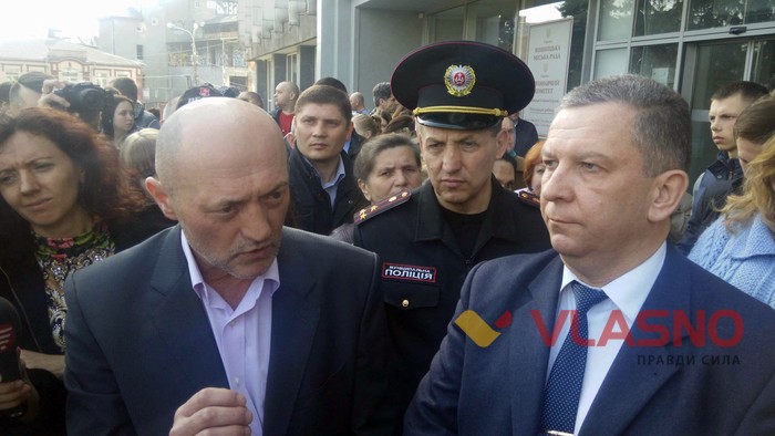 протест мешканців мікрорайону Академічний під Вінницькою міськрадою фото