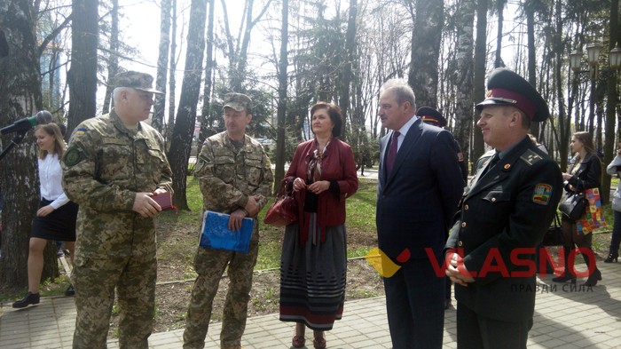 військова присяга випускників Вінницького медуніверситету фото