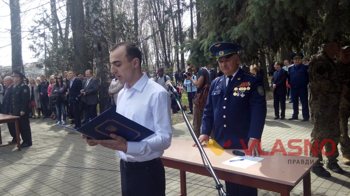 військова присяга випускників Вінницького медуніверситету фото