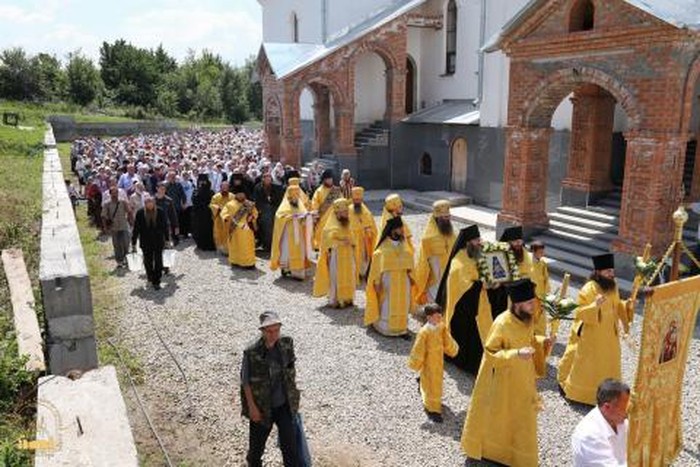Паломники у Святогірській лаврі 2015 року фото