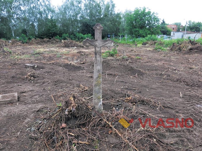 кладовище у місті Бар фото
