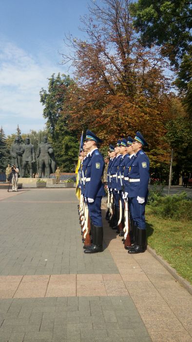 покладання квітів фото