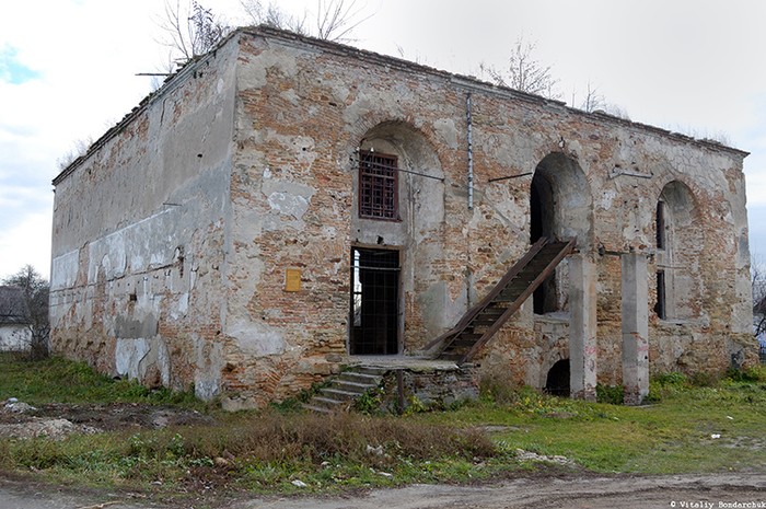 залишки синагоги в Острозі фото