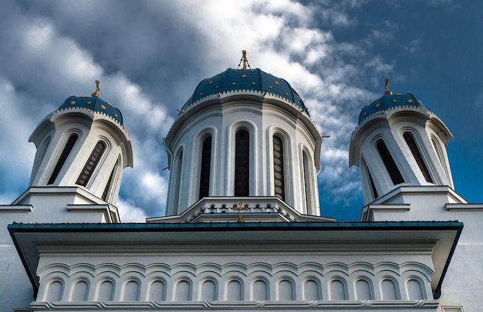 п'яна церква у Чернівцях фото