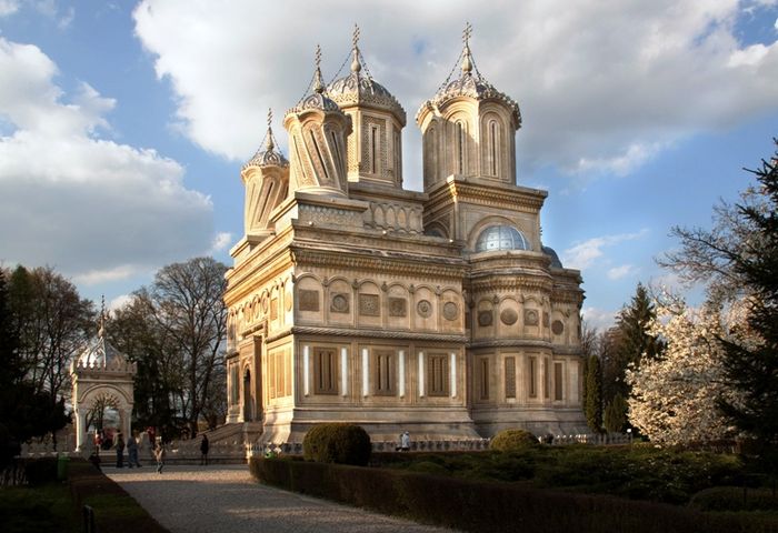 Успенський архітектурний собор в Румунії фото