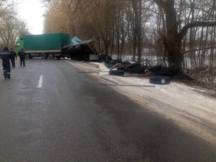 ДТП на Вінниччині через слизьку дорогу фото