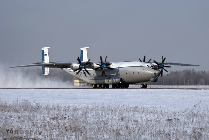 літак Ан-22 фото
