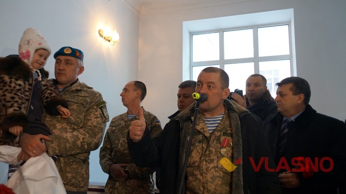 відкриття меморіальної дошки Олександру Кондратюку фото