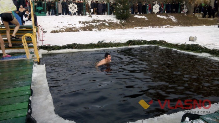 купання на Водохреща на Вишенському озері у Вінниці фото