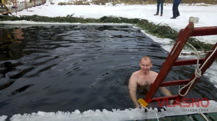 купання на Водохреща на Вишенському озері у Вінниці фото