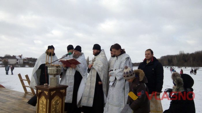 купання на Водохреща на Вишенському озері у Вінниці фото