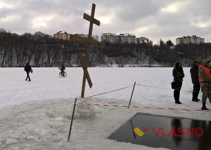 купання на Водохреща біля ставки Ворошилова у Вінниці фото