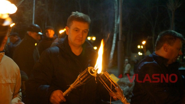 смолоскипна хода вшанування героїв Крут у Вінниці фото