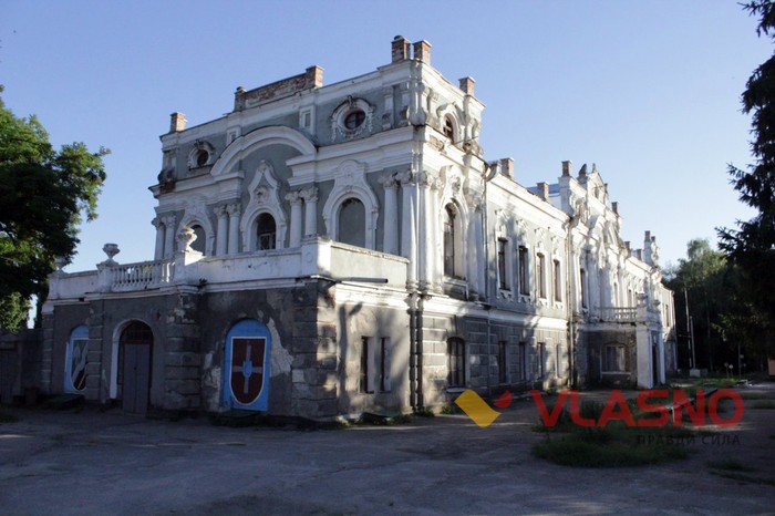 закинутий залізничний вокзал фото