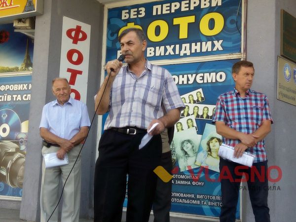 На вінницькому віче закликали молитися вдома за Україну 