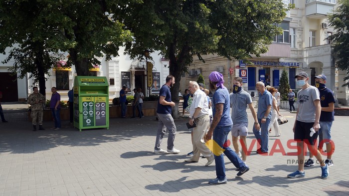 у Вінниці комуністів облили зеленкою фото