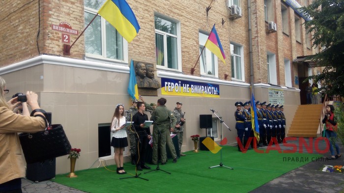 відкриття меморіальної дошки вінницьким льотчикам Дмитру Майбороді та Костянтину Могилку фото