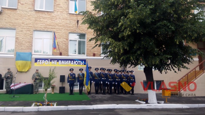 відкриття меморіальної дошки вінницьким льотчикам Дмитру Майбороді та Костянтину Могилку фото