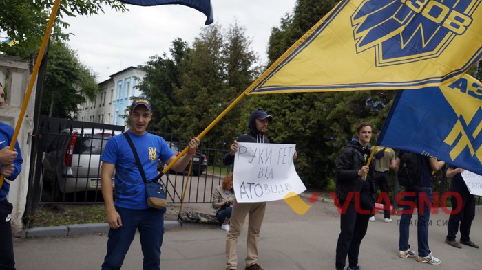 пікет під військовою прокуратурою фото