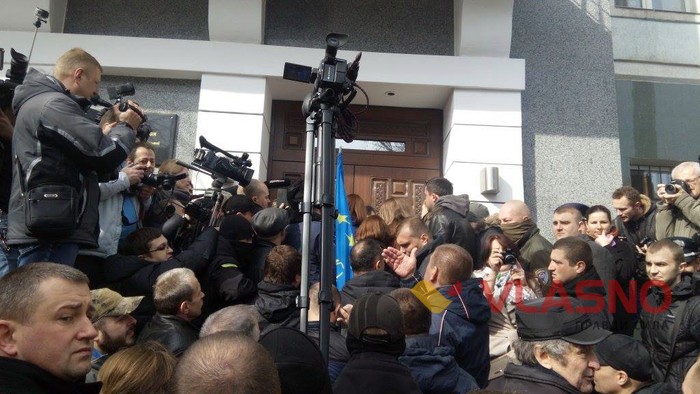 автомайданівці перекрили дорогу у Вінниці фото