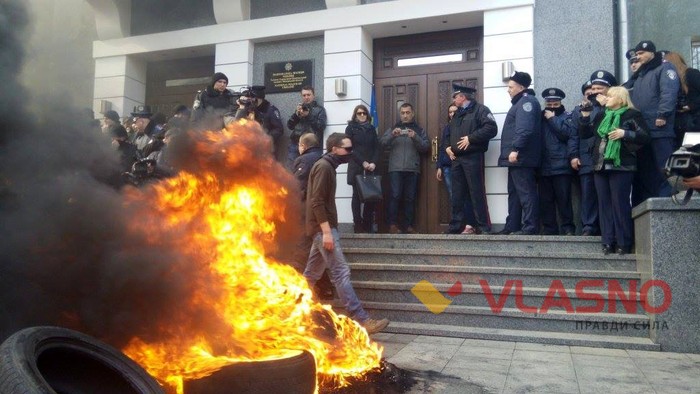 протест - шини фото