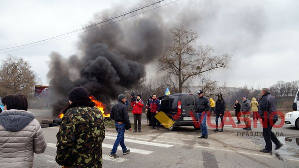 На Вінниччині Автомайдан другий день перекриває трасу (ФОТО)