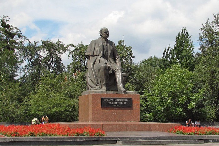 памятник Коцюбинському фото