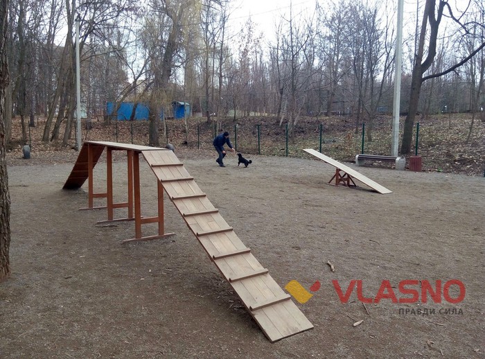 майданчик для вигулу собак у Вінниці фото