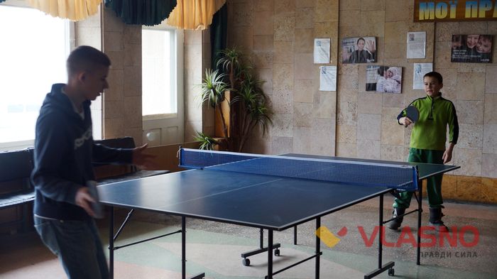 теннісний стіл у Некрасівській школі фото