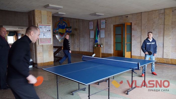 теннісний стіл у Некрасівській школі фото