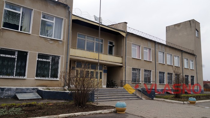 картинна галерея у школі в селі Некрасове фото