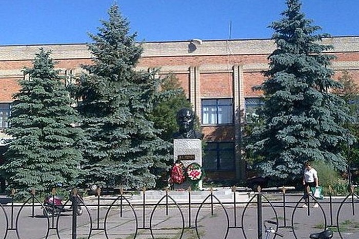 памятник Леніну в Росоші фото