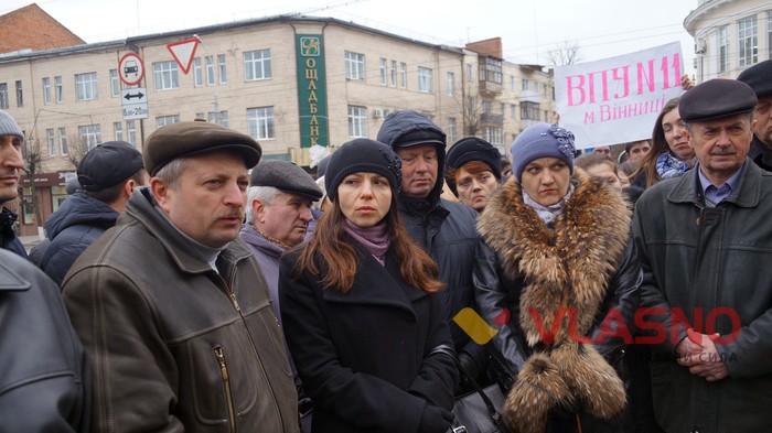 пікет представників вінницьких училищ під Вінницькою облрадою фото