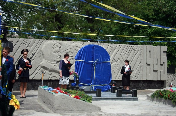 відкриття меморіалу загиблому АТОвцю Олександру Черепасі фото