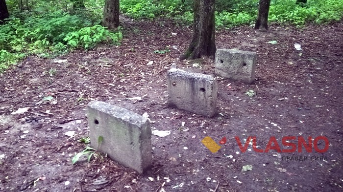 будівництво дитячого майданчика у Лісопарку фото