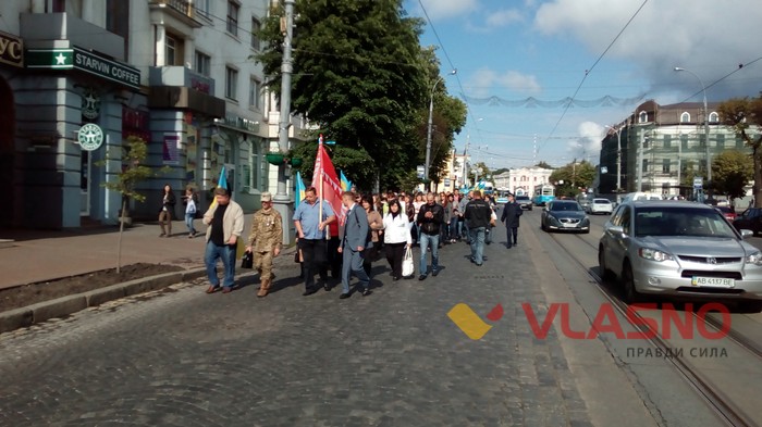 мітинг батьків ЗОШ 5 під Вінницькою міською радою фото