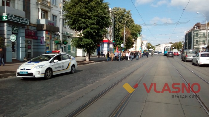 мітинг батьків ЗОШ 5 під Вінницькою міською радою фото