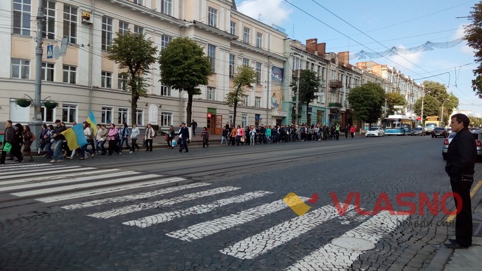 мітинг батьків ЗОШ 5 під Вінницькою міською радою фото