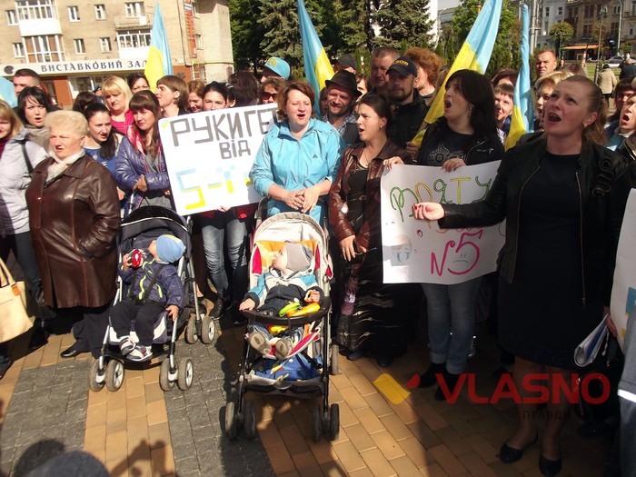 протест 31 школи під Вінницькою облрадою фото