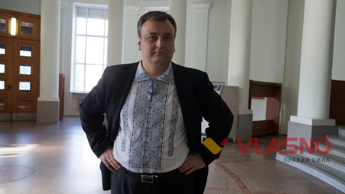 Віталій Кудринецький у День вишиванки фото