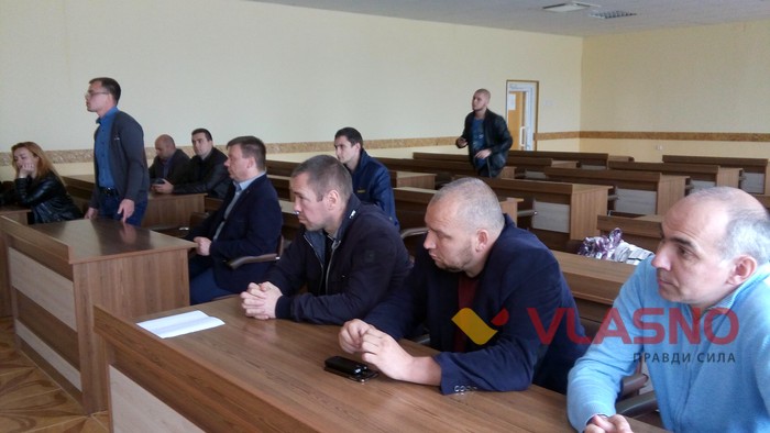 вінницькі депутати обговорюють ДТП за участю патрульних поліцейських фото